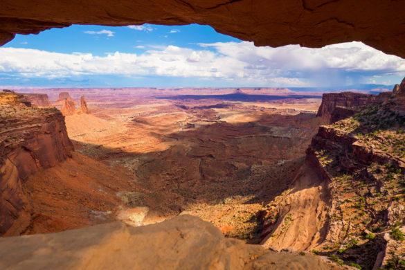 Canyonlands Nationalpark - Blick durch den Mesa Arch