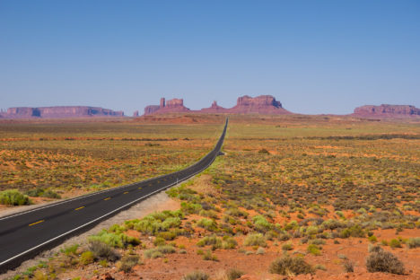Monument Valley - Strasse Richtung Monument Valley