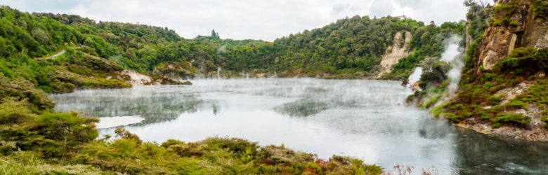 Rotorua und Taupo - Frying Pan Lake im Waimangu Volcanic and Thermal Valley